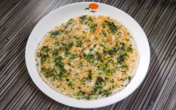 Onion Tomato uttapam